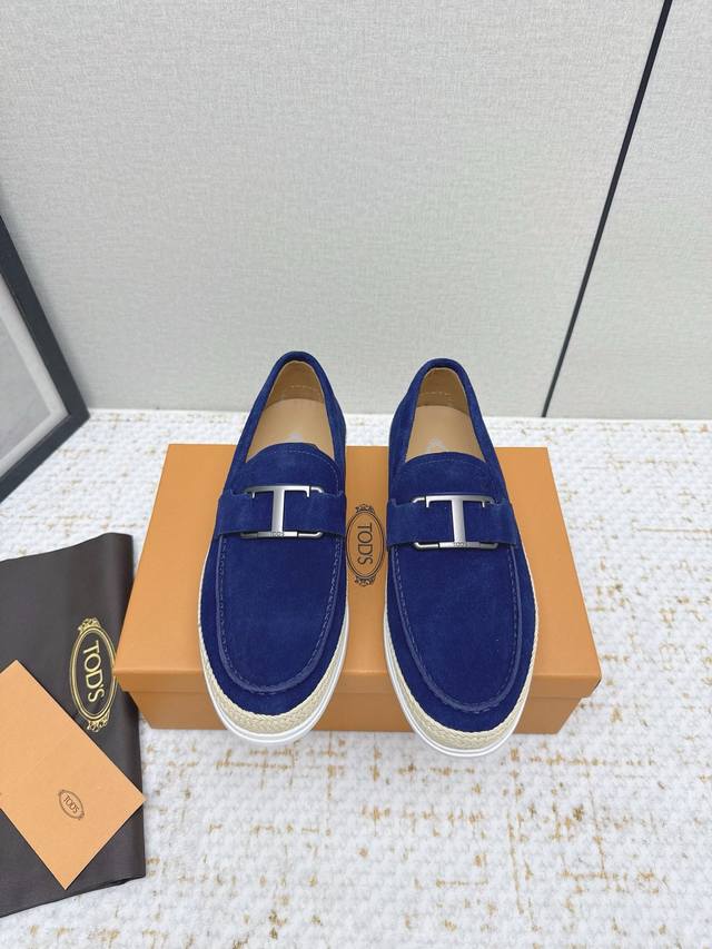High-quality factory-made Tods loafers. These Tods loafers are crafted from fine
