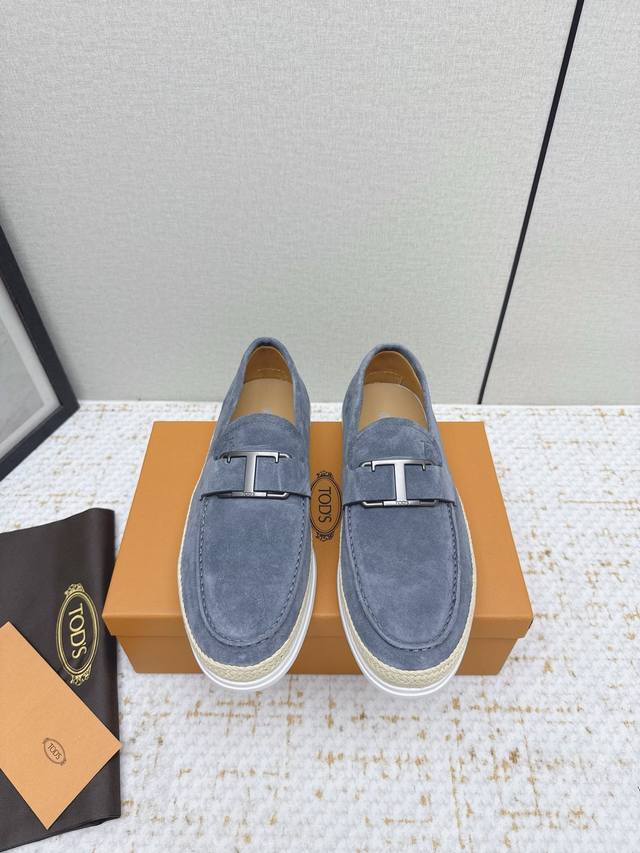 High-quality factory-made Tods loafers. These loafers are crafted from fine shee High-quality factory-made Tods loafers. These loafers are crafted from fine shee