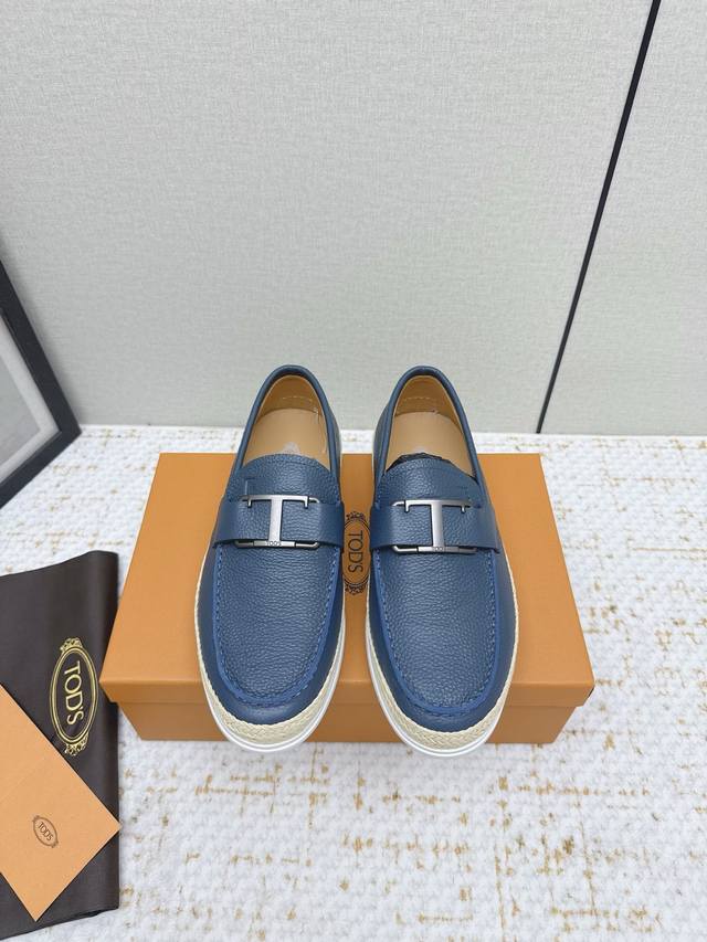 High-quality factory-made Tods loafers. These loafers are crafted from fine shee High-quality factory-made Tods loafers. These loafers are crafted from fine shee
