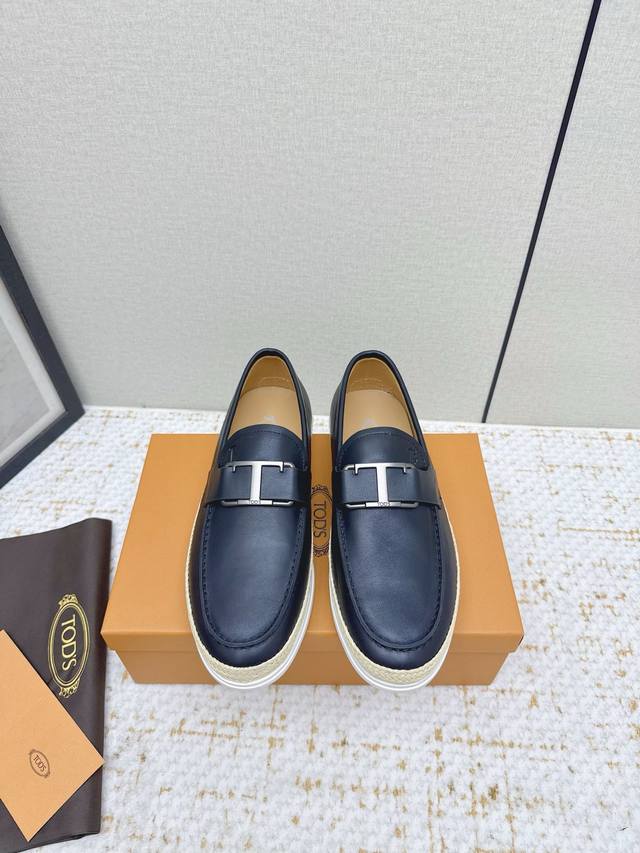 High-quality factory-made Tods loafers. These Tods loafers are crafted from fine High-quality factory-made Tods loafers. These Tods loafers are crafted from fine