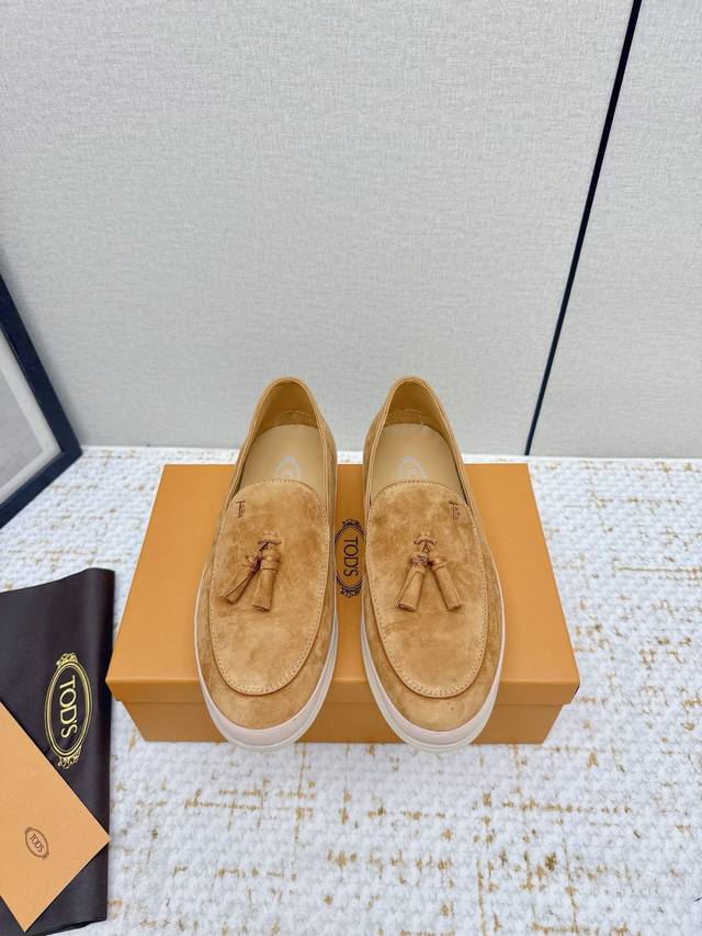High-quality factory-made Tods loafers. These Tods loafers are crafted from fine High-quality factory-made Tods loafers. These Tods loafers are crafted from fine