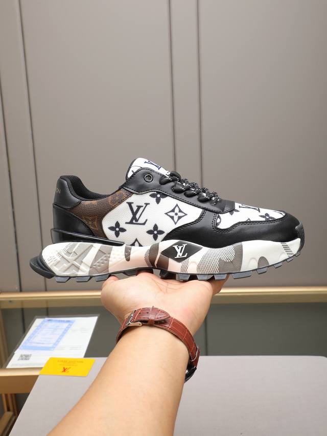 Lv Casual athletic shoes, breathable and comfortable, easy to walk in, a versati