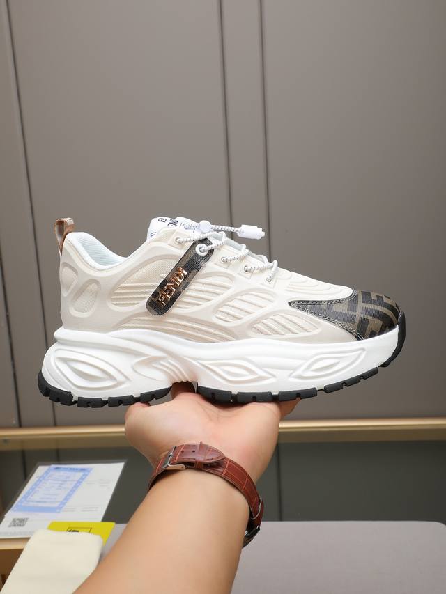 FD A top-tier trendy men's shoe from a fashion brand, capable of handling variou