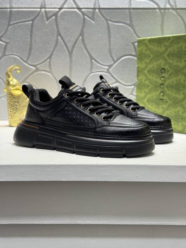 Gucci! Global debut! The upper is made of cowhide, and the mesh lining makes wa