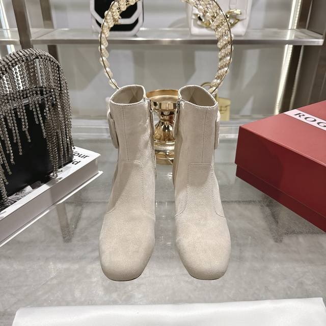 New Autumn/Winter High-Heeled Ankle Boots (Production Size 60) are here! They'r