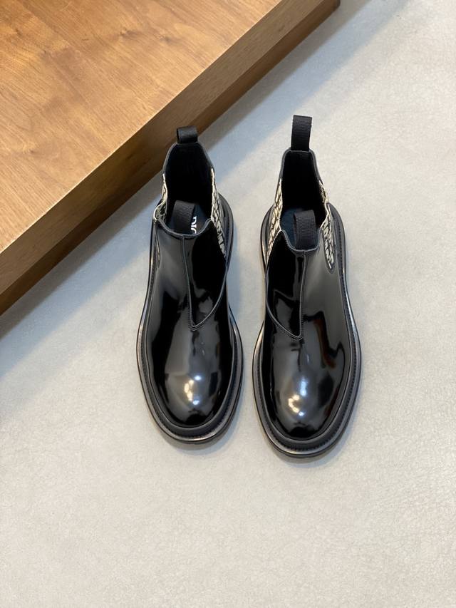 Dio* Dior luxury men's mid-top ankle boots, handcrafted with imported top-grain