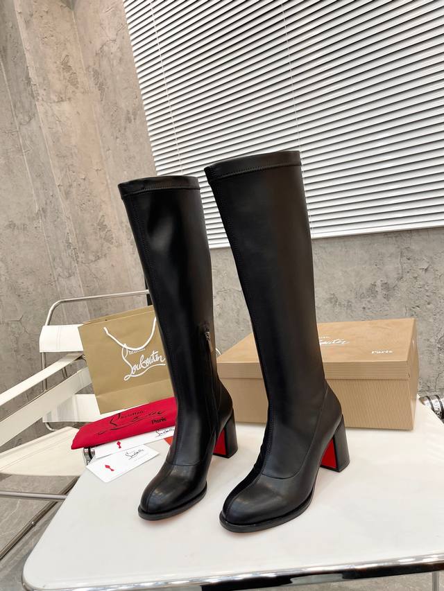 Yuan: Christian Louboutin Cl's new chunky-heeled stretch ankle boots are a clas