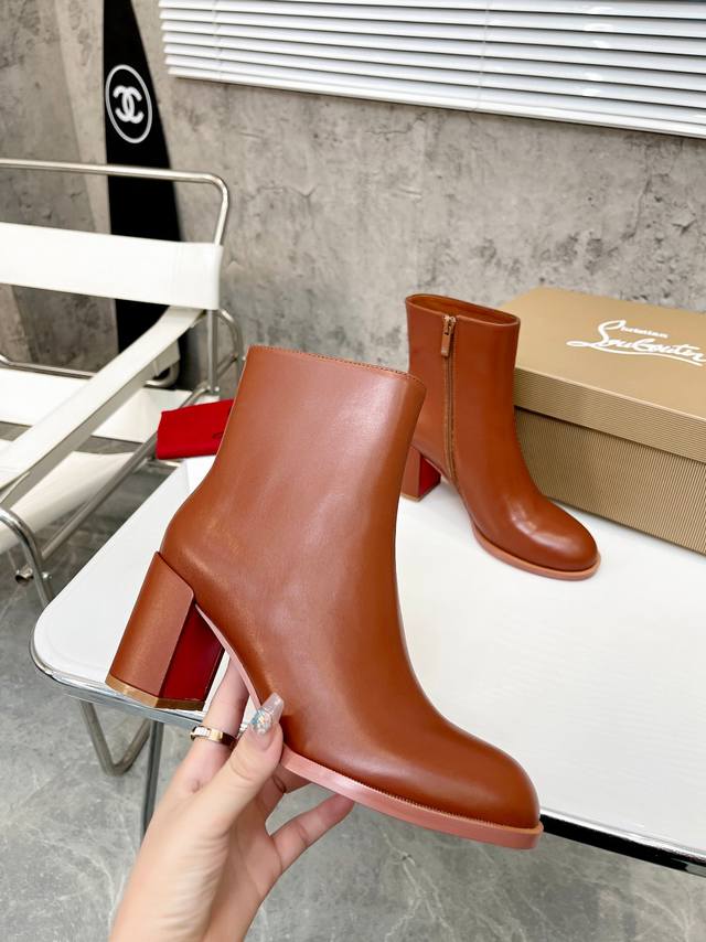 Yuan: Christian Louboutin Cl's new chunky-heeled platform boots, crafted from g