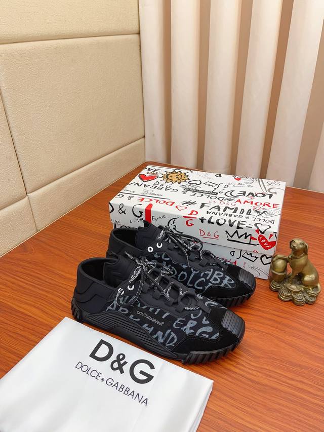 Price: New Dolce & Gabbana Dg Heavy Industry Series, new casual and stylish sho