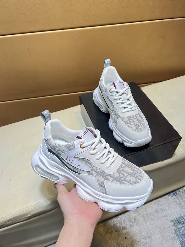 High-top Louis Vuitton Lv (LV) original quality sneakers. Unique modern style s