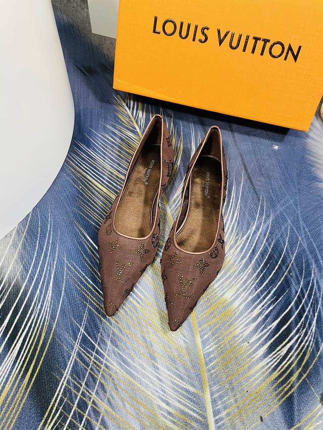 New flat shoes, same style as those in boutiques, in new colors and styles, mak