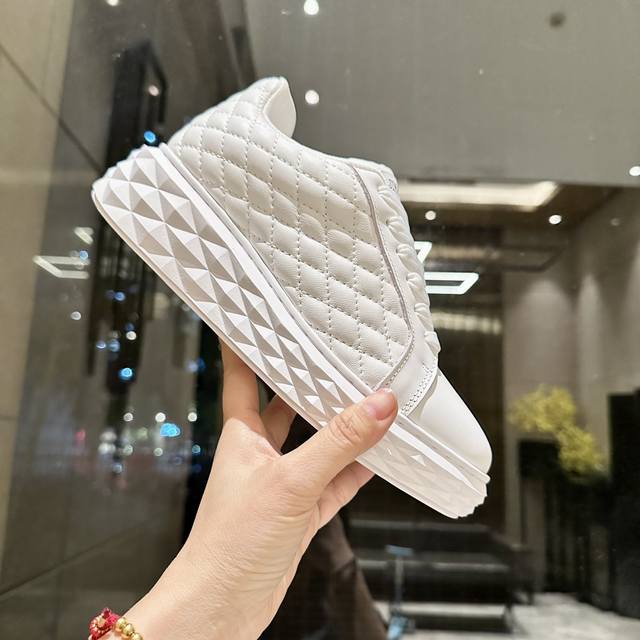 Factory direct price. Exclusive first release of Jmmy Choo shoes, original mold