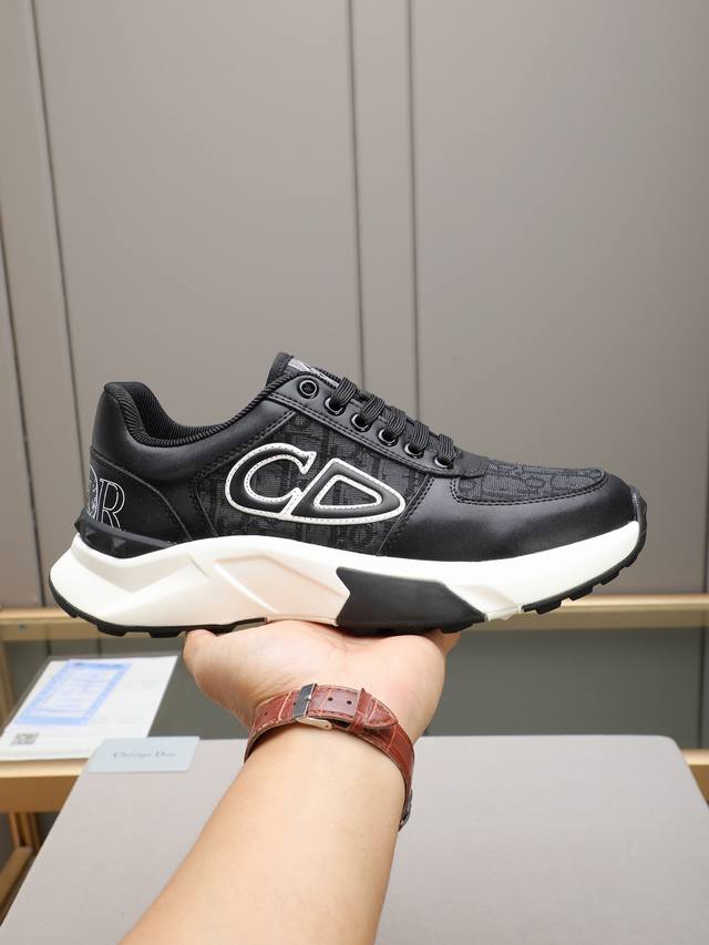 pp Dior avant-garde and versatile men's shoes, custom-made mold, featuring calfs