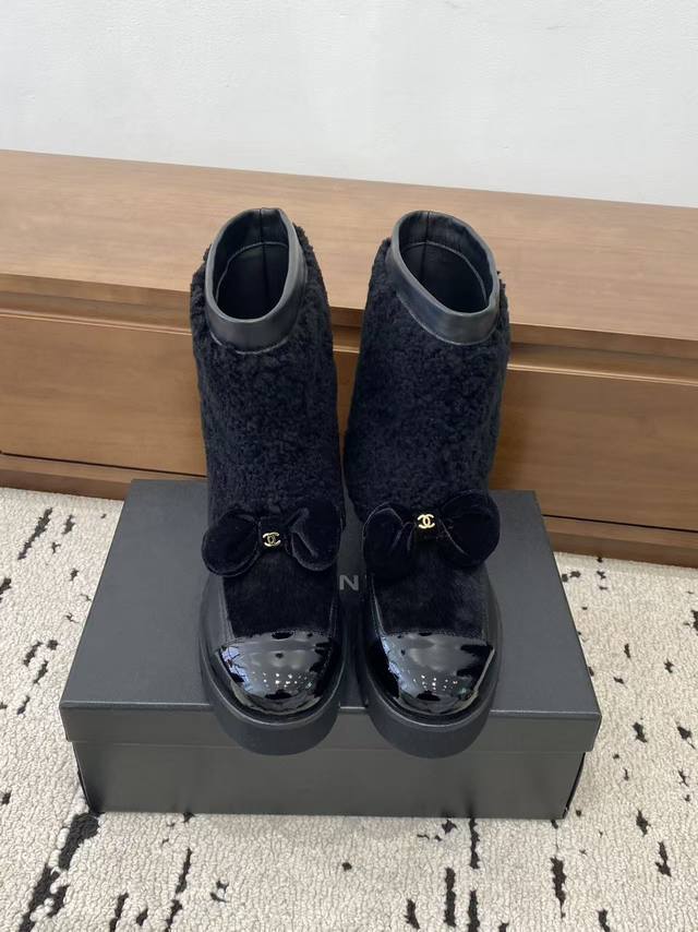 2025 Chanel Fall/Winter Must-Have Item!! Chanel Fall/Winter Heavy-Duty Wool Ankl