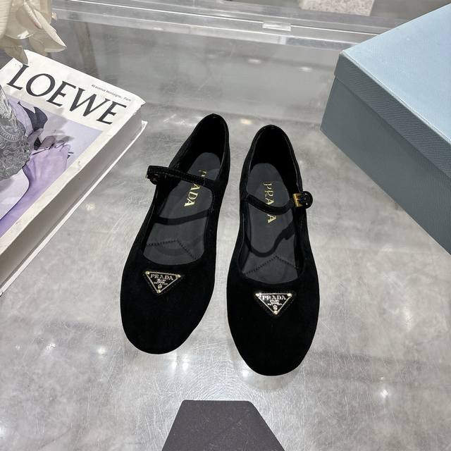Prada's 2025 Spring/Summer new arrivals are here! Mary Jane ballet flats are so