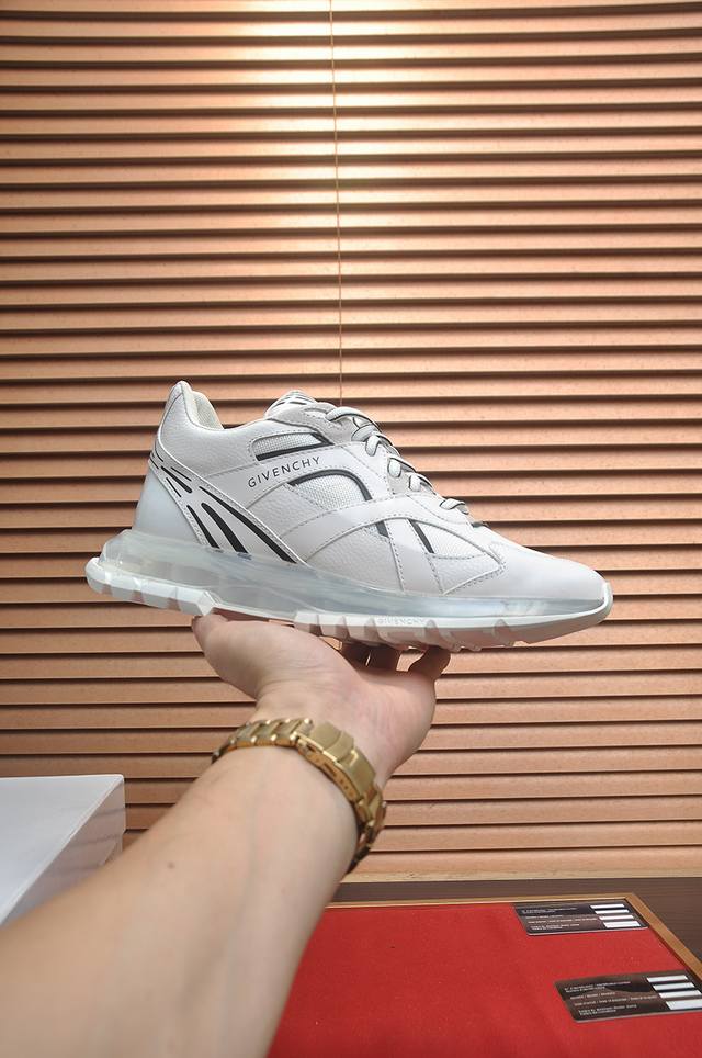 Factory Price p Givenchy. Available simultaneously at Givenchy boutiques. Upper