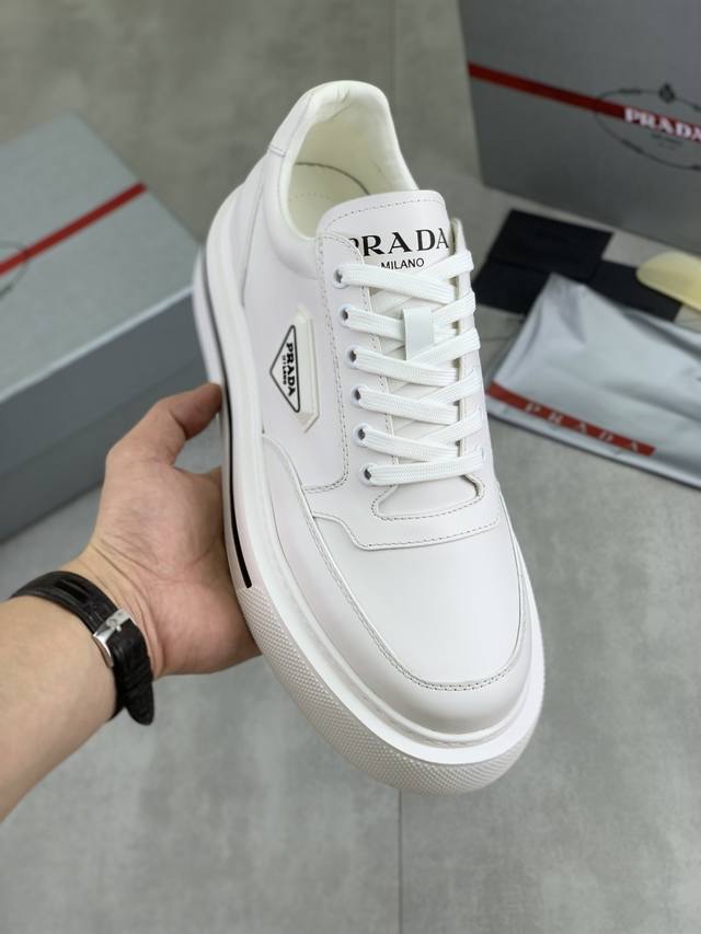 Factory direct price, official website best-selling item, trendy Prada's flagsh