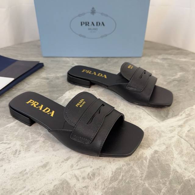 P's latest model DDD. Upper: Imported calfskin DDD. Lining: Mixed sheepskin DDD.