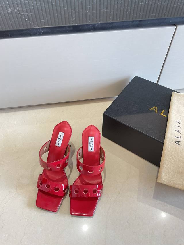 Piano Lacquer Geometric Heel Alaia Hollow-Out Slip-On Slippers from Paris - Lov