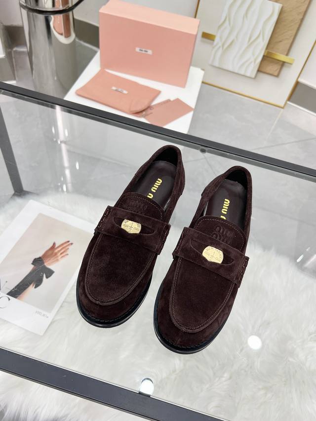Miumiu 24Fw Runway Gold Coin Loafers Miu girls' new color loafers are here! This