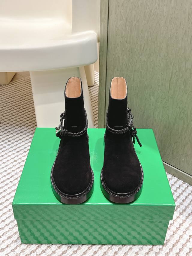 Retailer-grade Bottega Veneta Slip-on Fashionable Rider Boots Short Boots Bv Gir