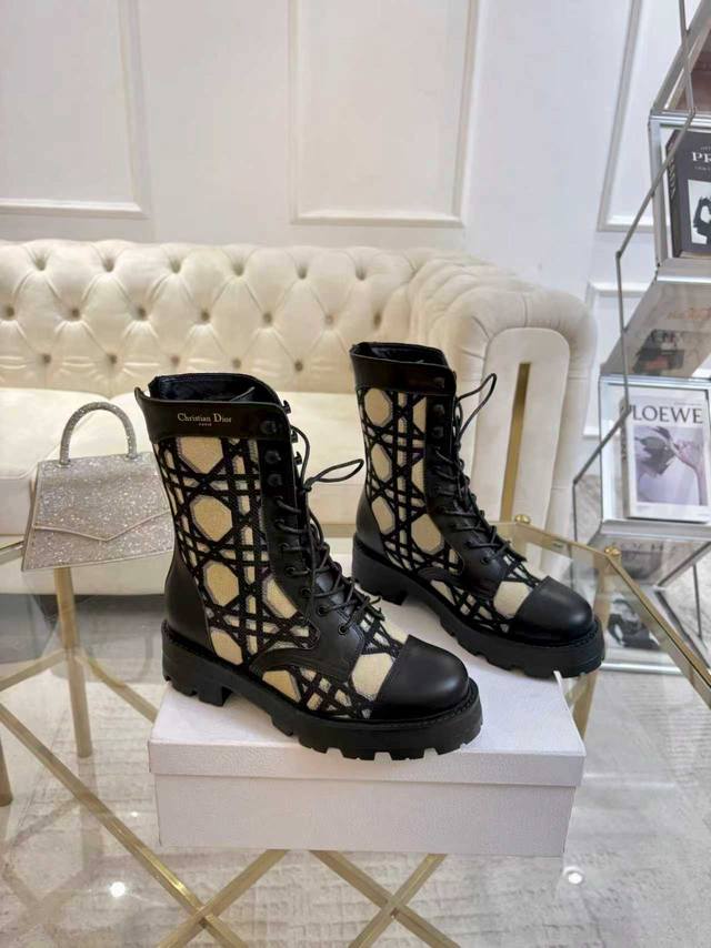 Latest Hot Item: Dior Chrono Lace-up Motorcycle Ankle Boots. High-quality 25Ss (