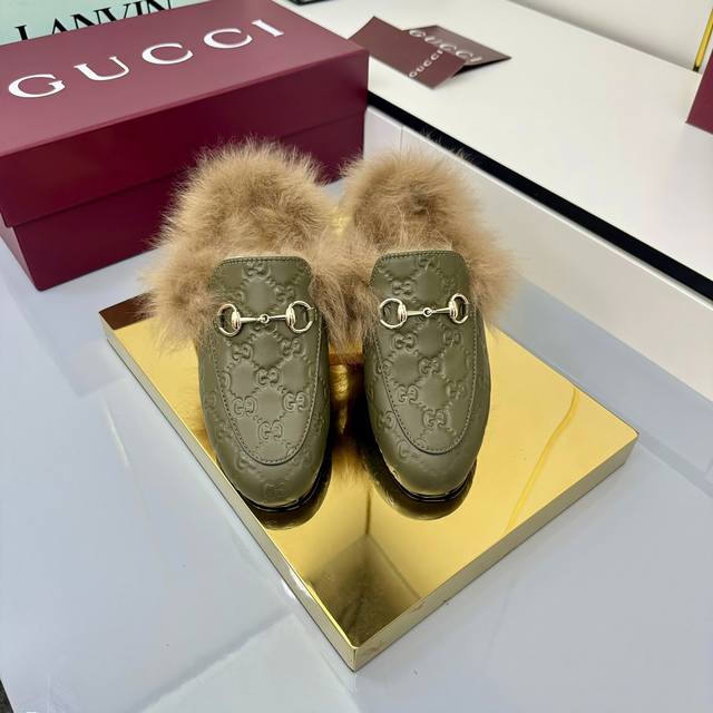 2025 Fall/Winter Collection: The iconic double-G motif continues to shine in Guc