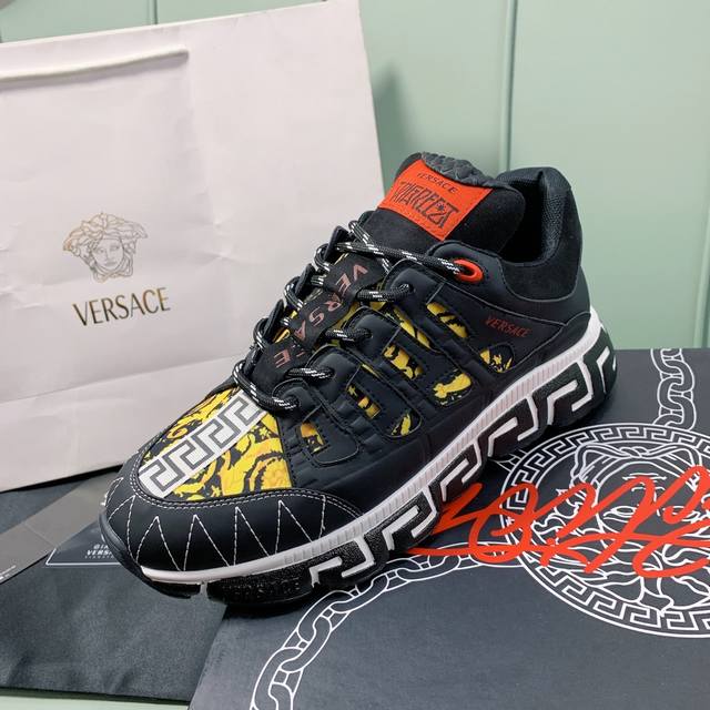 Factory direct price Versace's latest runway couple's chunky sneakers are here!