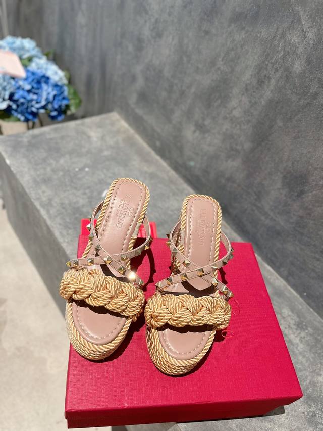 Valentino High-Replica New Studded Rope Woven Wedge Sandals. Simple and super v