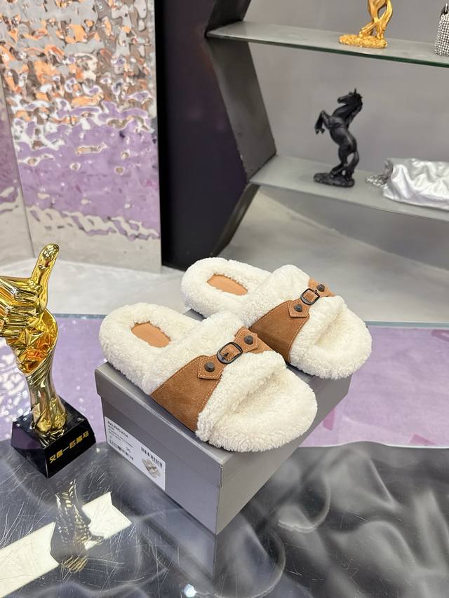 Factory Price: Genuine Leather and Wool, Synchronized with Official Stores Balen