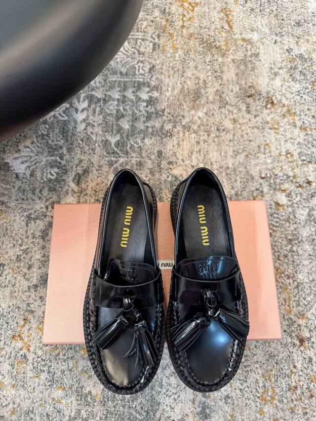 Hot New Arrival Outer Material: Split Edge Beads Lambskin Lining Rubber Sole Ele