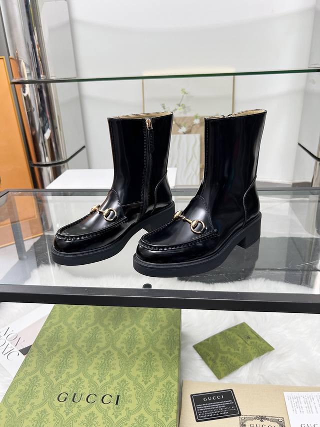 Factory Price (pp): 2025 Latest Gucci Hot Selling Product. Very easy to match.