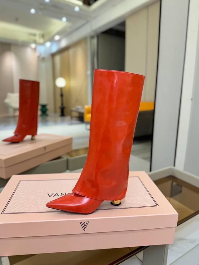 Price p: Vanda Novak, an Italian brand, exclusively available online. Unique hee