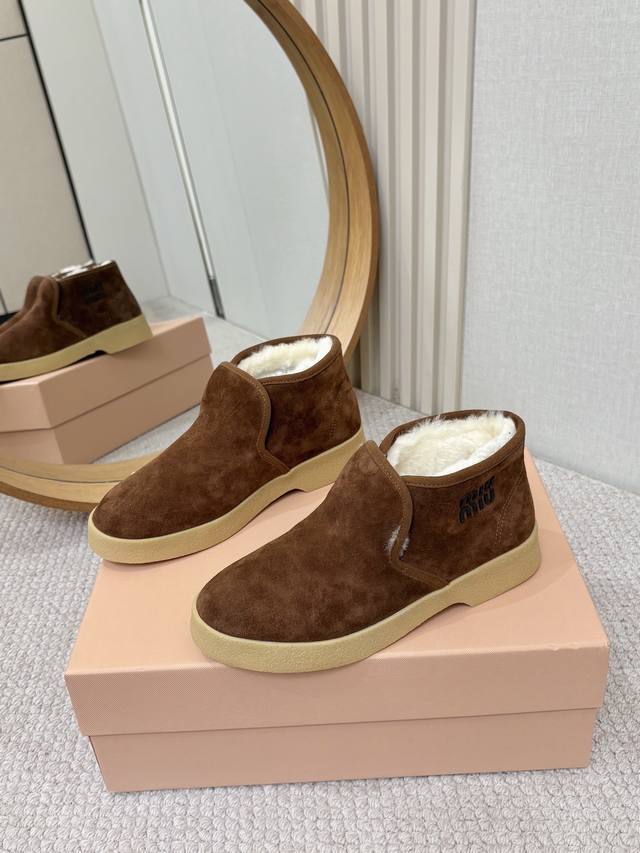 Factory wholesale women's clothing, shoes, sportswear, original single Miumiu.