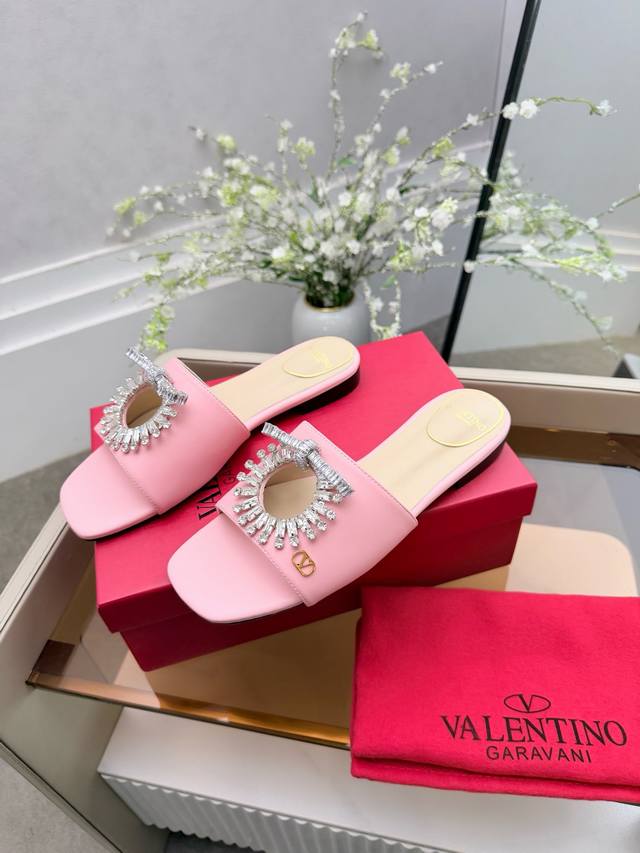 Factory direct price women's clothing, shoes, sportswear, original new style. V