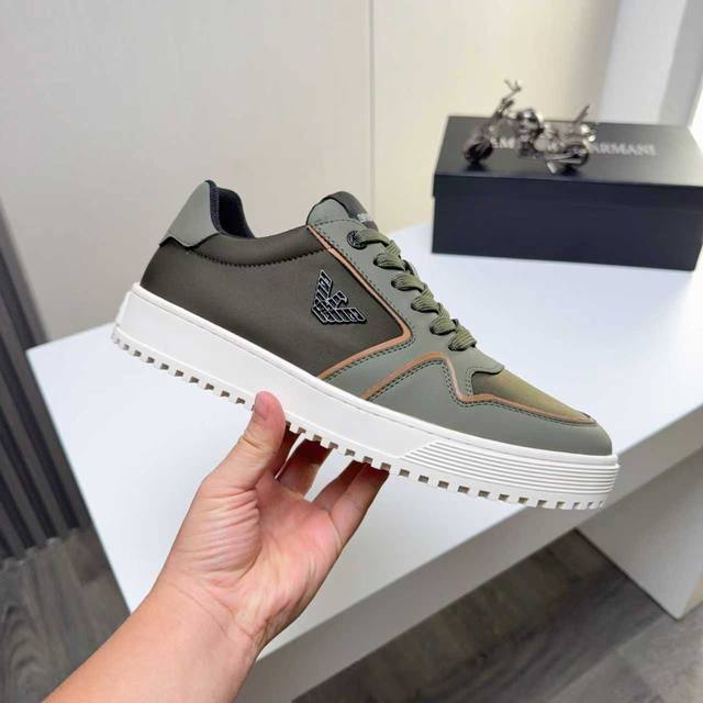 Factory direct price men's sports shoes original Armani] Armani casual sports s