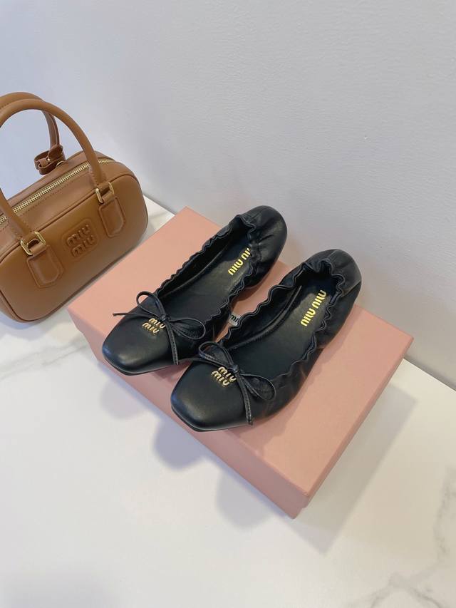 Factory direct price women's shoes and sportswear original single item Miumiu b