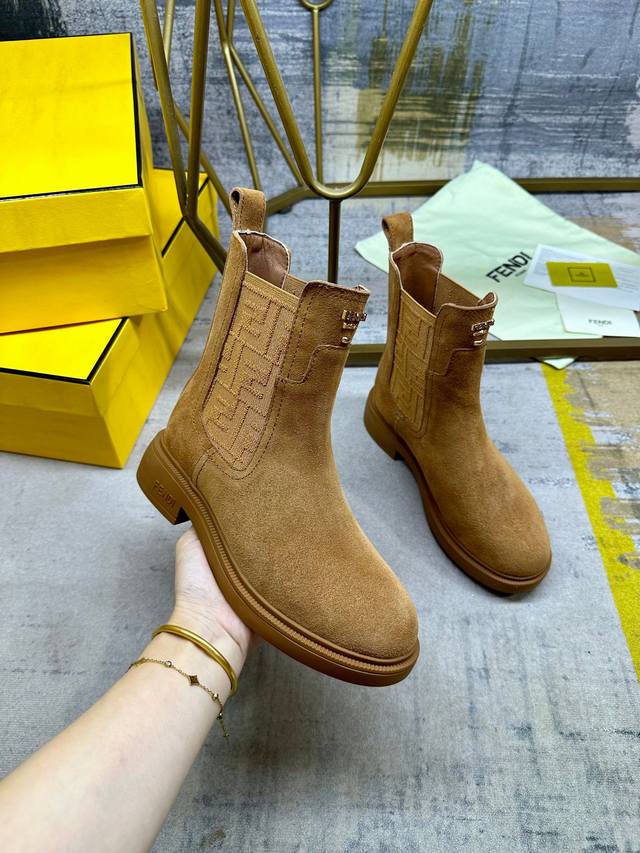 Factory direct price women's shoes and sportswear original Fendi Chelsea boots,