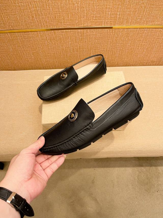 Factory direct price for men's sportswear and shoes, original Versace official