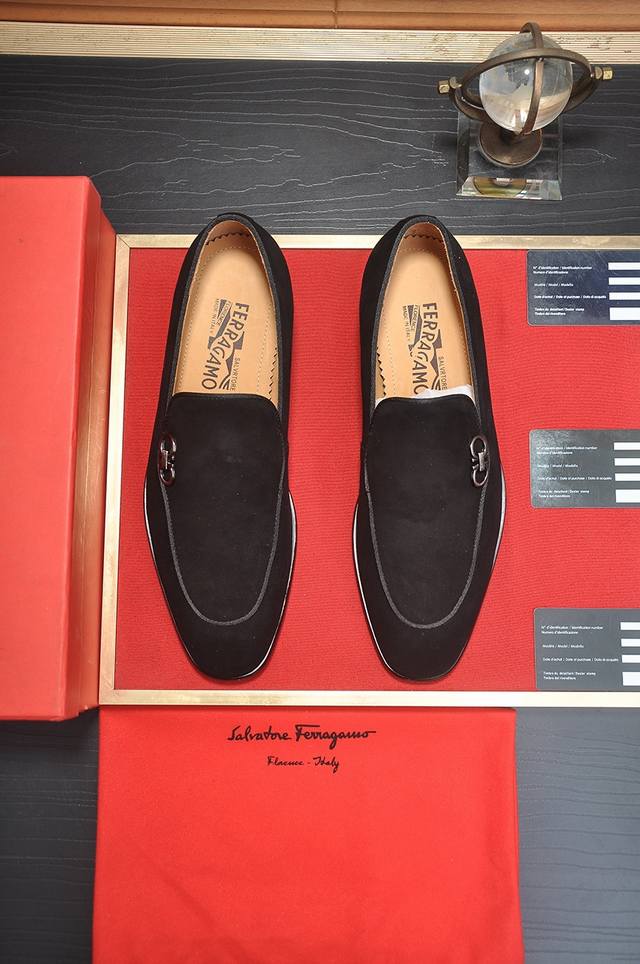 Factory direct price for men's sportswear and athletic shoes, original Ferragam