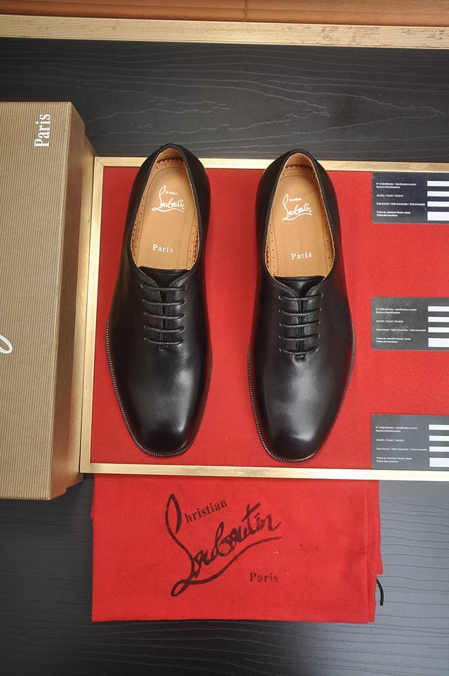 Factory direct price for men's sports shoes, original Christian Loubotin red so