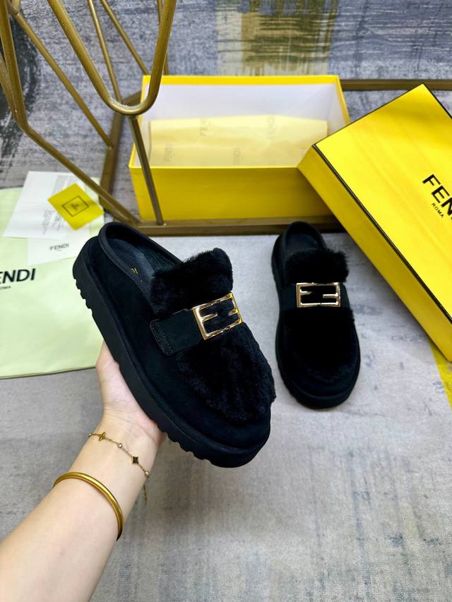 Factory direct price women's shoes, sports shoes, original Fendi latest ski cas