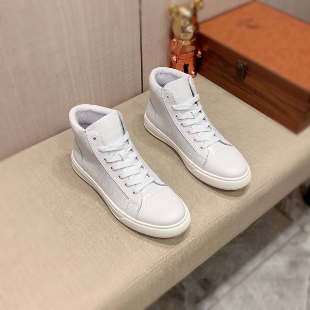 High-top new Fendi casual shoes, latest hot-selling style, top-tier luxury bran