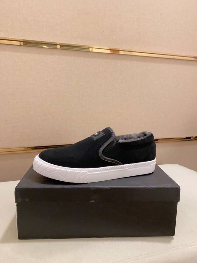 Factory Price p Armani official website synchronized latest model. The upper is