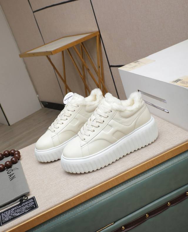 Factory Price p Hot Selling Hogan New Style! Unisex Couple Style, Stylish Round