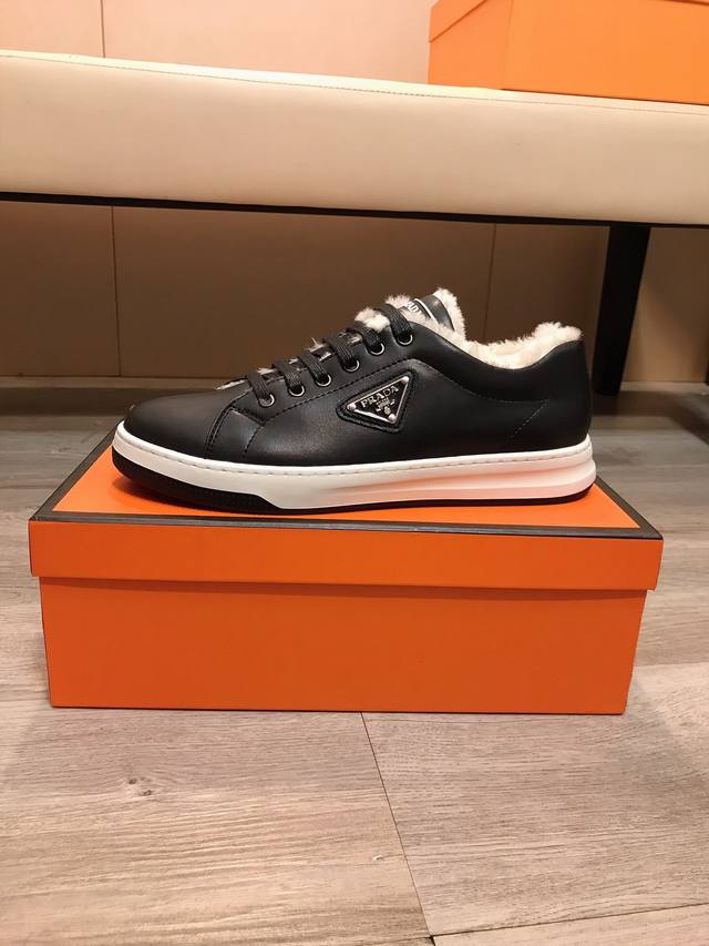 Factory Price p Prada's latest casual and fashionable men's shoes, a popular st