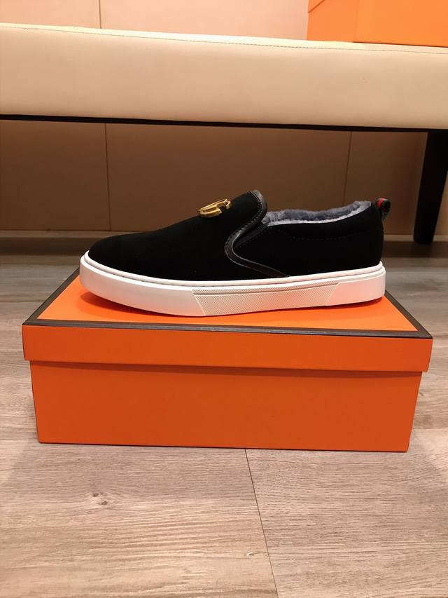 Factory Price (pp) Gucci's latest casual and fashionable shoes, a popular desig