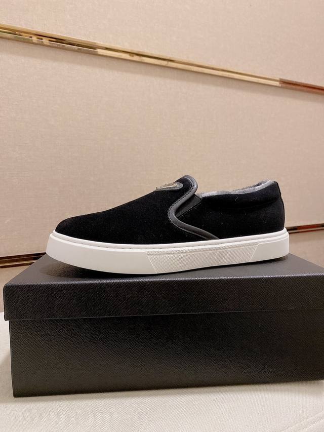 Factory Price p Prada's latest model, synchronized with the official website. T