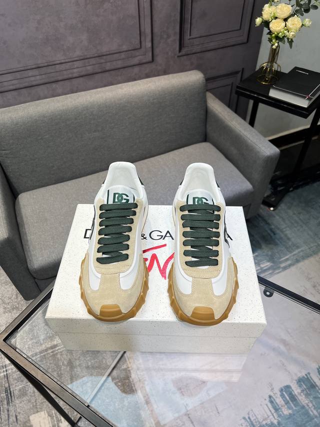 Dolce & Gabbana (D&G) latest casual sneakers, original import, developed and man