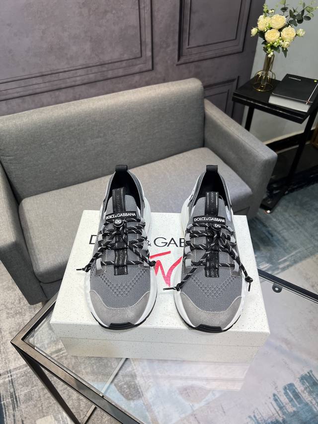 Dolce & Gabbana (D&G) latest style flyknit casual sneakers, original purchase an